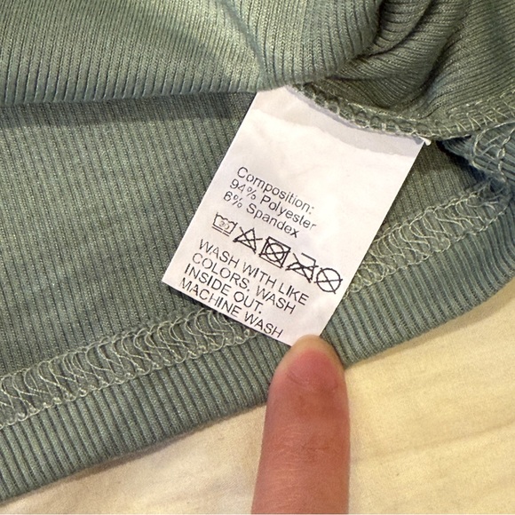 3/$15‼️ Trendy DAZY Green Cropped Button-Up Tee with Collar, Size L, Stretchy - Picture 11 of 14